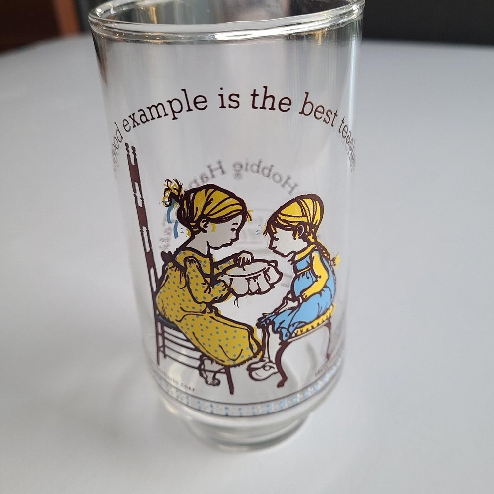 Holly Hobbie Glass Yellow‎ 1977 American Greetings Coca Cola Vintage Teacher